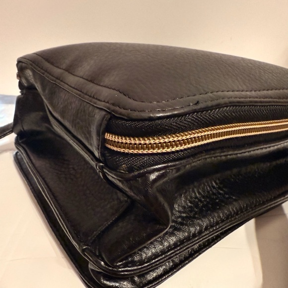 Relic Zip Around Crossbody Black Handbag Vegan Leather Adjustable Strap - Picture 5 of 15